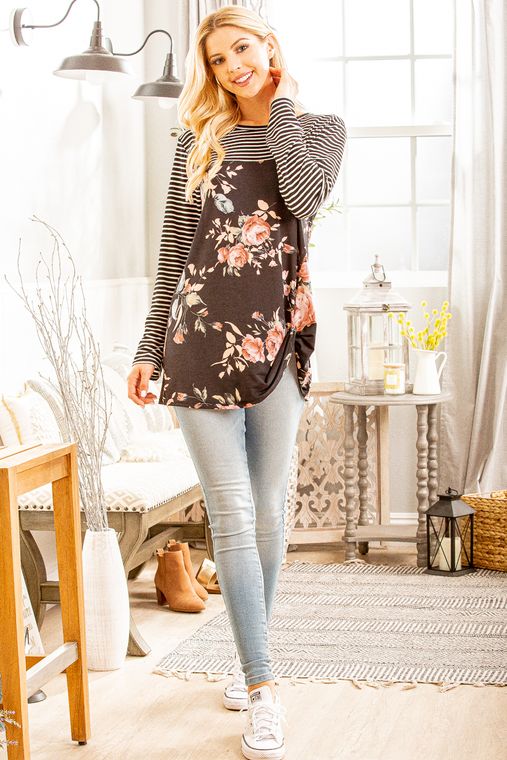 STRIPE AND FLORAL TOP WITH TWIST KNOT